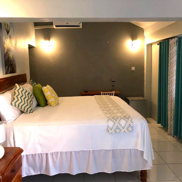 Deluxe Queen Rooms - Montego Bay Airport Beach Hotel