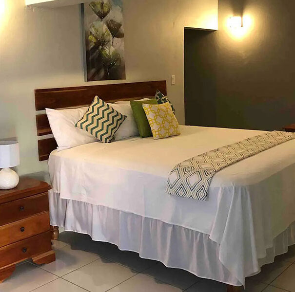 Deluxe King Rooms - Cheap Hotel in Montego Bay