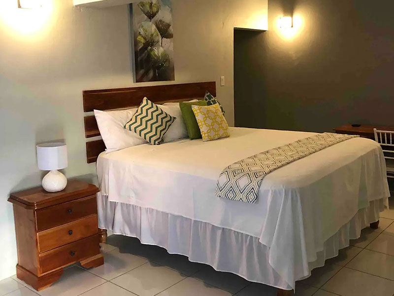 Deluxe King Rooms - Cheap Hotel in Montego Bay